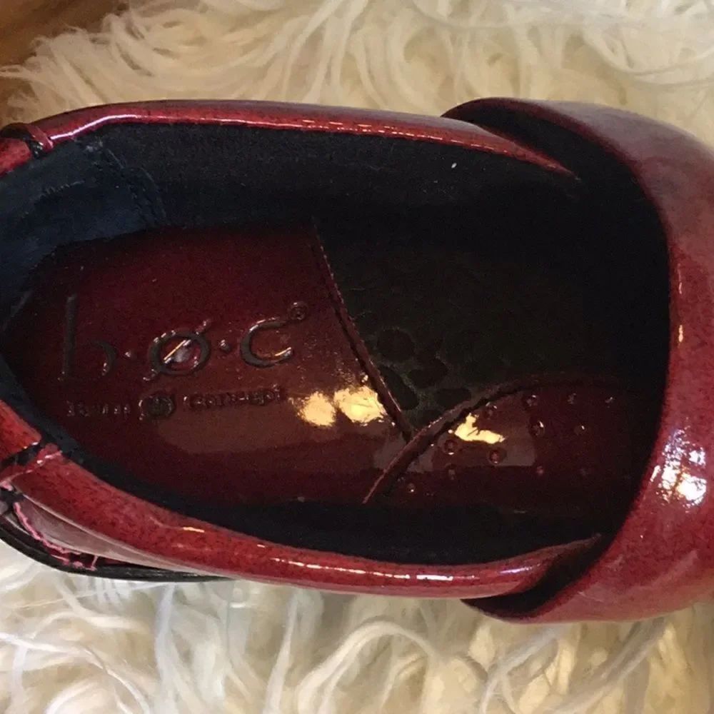Deep red clog type shoes in size 6 NWOT - Picture 9 of 14